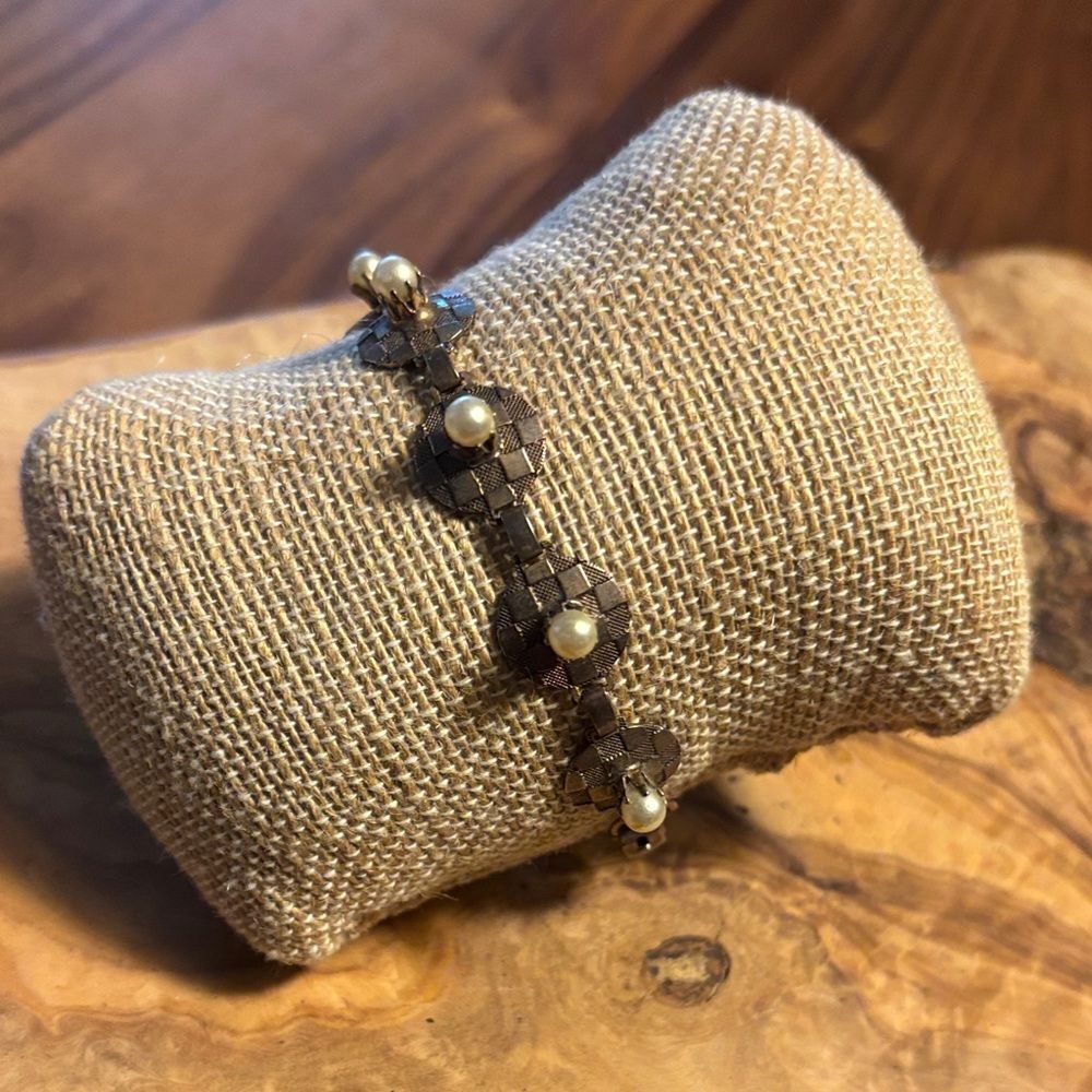 Vintage Pearl and Antiqued Gold Tone Bracelet